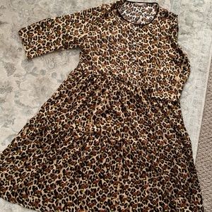 Beautiful collarless dress, animal print, 3/4 sleeves. Made in Italy.